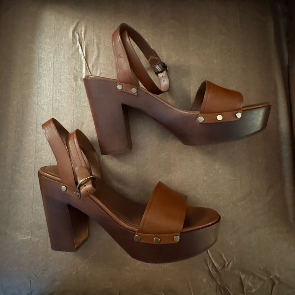 BOGO > 2024 Banana Republic 4 1/2”  w/ 1 1/2” Platform Block Heel Lthr Sandals